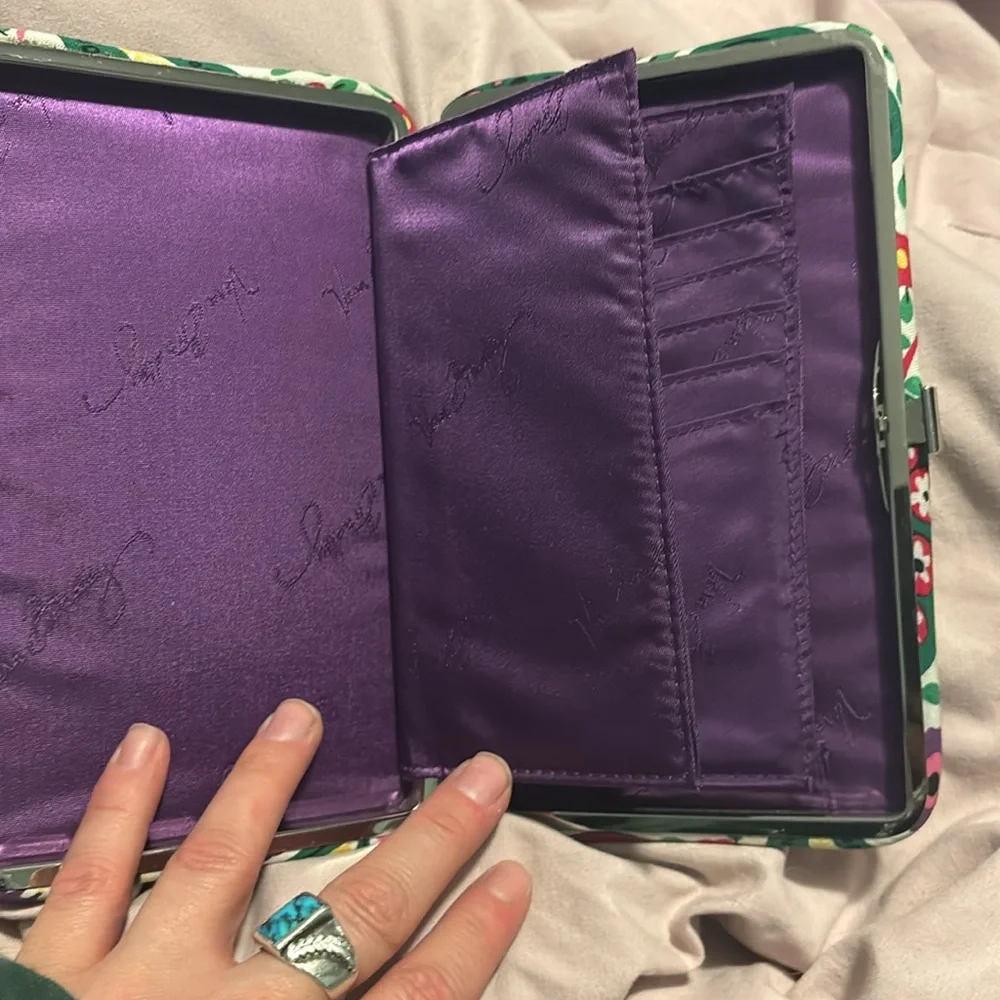 Vera Bradley Viva La Vera hard clasp wallet - Picture 5 of 7